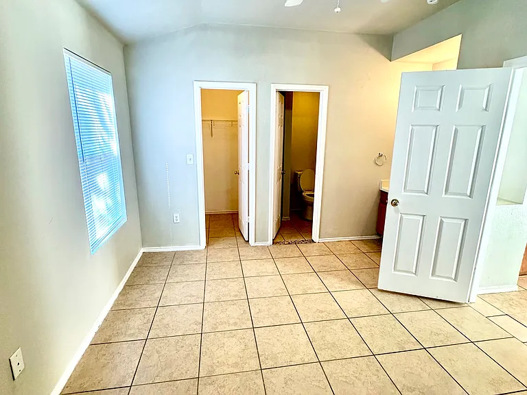15315 Kamary Ln #15315 — Photo 6