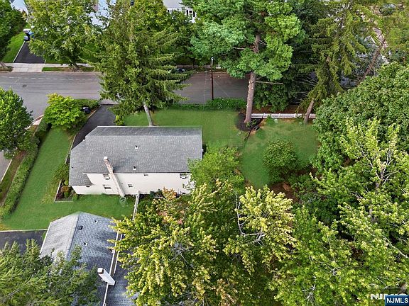 4th image of 410 Chestnut Street