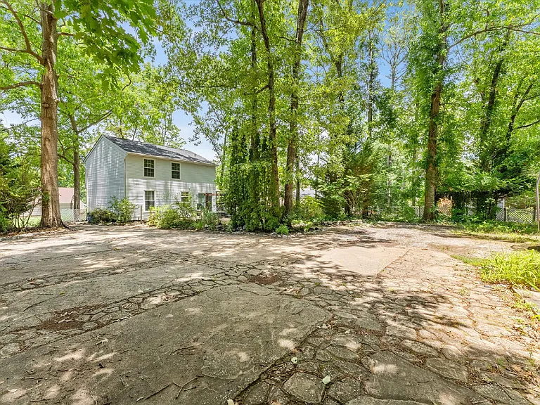 3513 Castlebury Dr — Photo 33