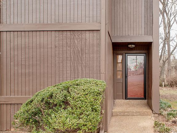 2nd image of 536 Doral Country Dr
