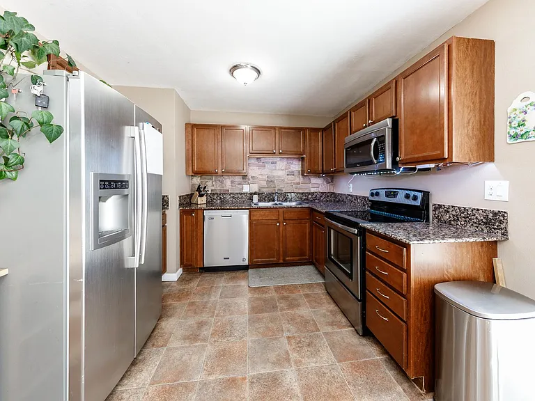 623 Catalina Dr — Photo 7