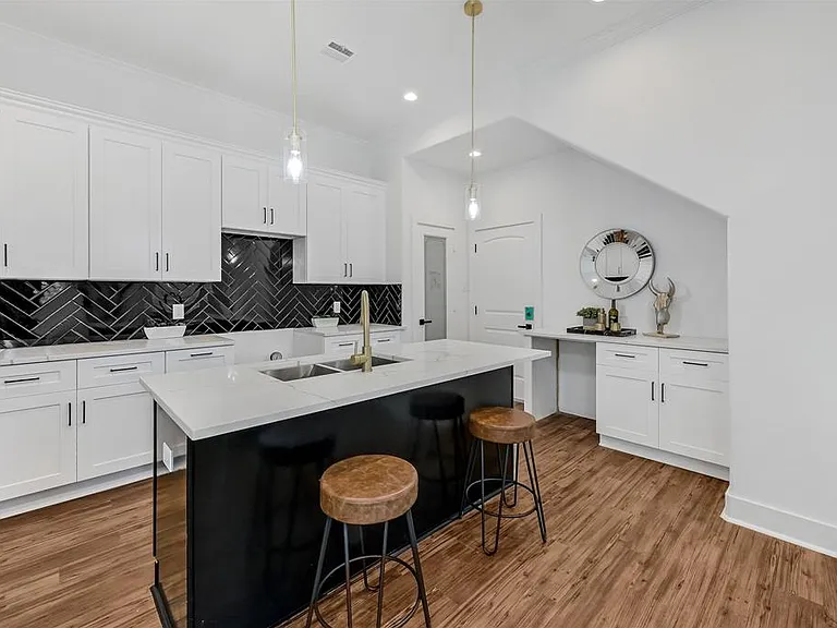 6532 Couch St — Photo 11