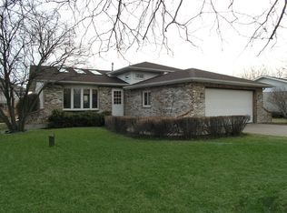 1166 Country Ln, Lemont, IL 60439