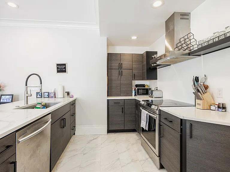 256 Oxford St #1 — Photo 7