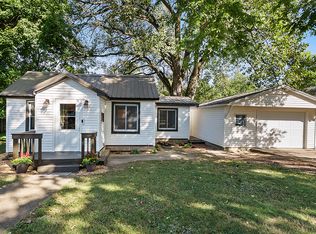 608 N Douglas St, Roanoke, IL