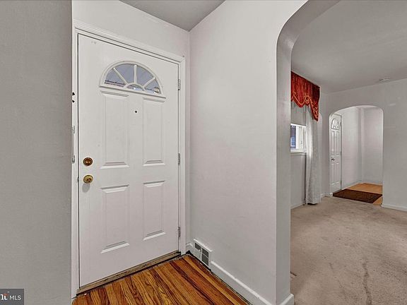 5th image of 1826 Fox Chase Rd