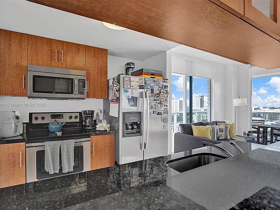 5th image of 601 NE 23rd St APT 1706