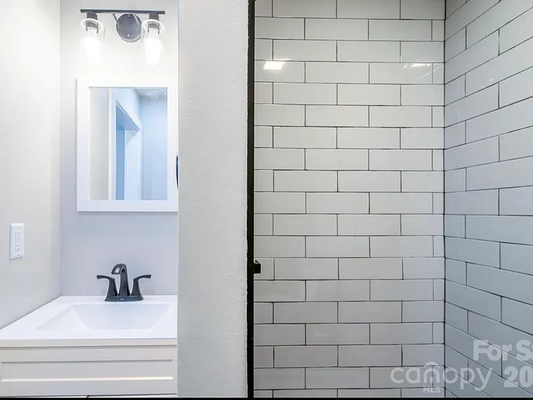 401 Weaver Creek Rd — Photo 16
