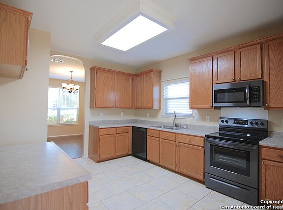 5th image of 220 Spice Oak Ln