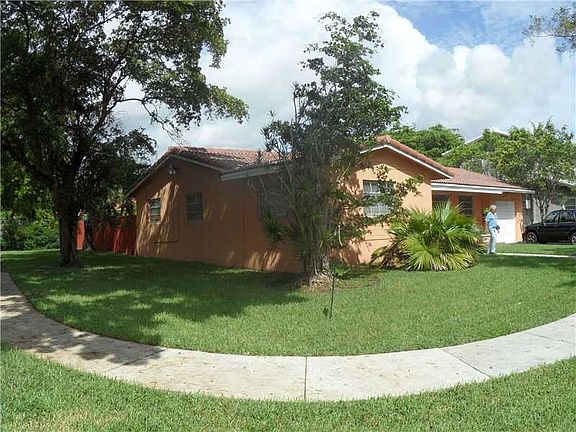 2nd image of 13890 Cypress Ct