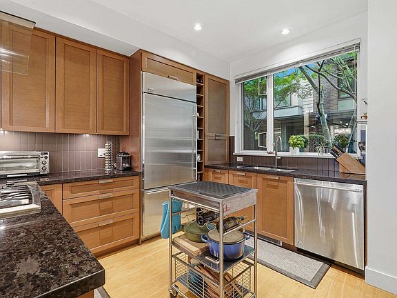 4th image of 230 Salter St #27