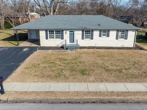 506 Holiday Park Dr, Hopkinsville, KY 42240