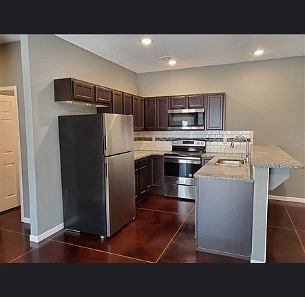 3rd image of 5291 N Cypress Cir #5293