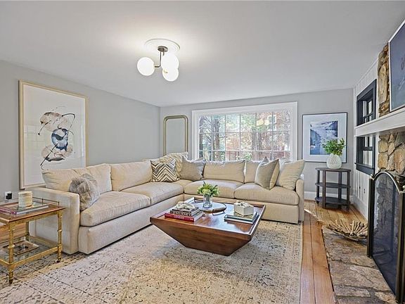 4th image of 45 Michelle Cir