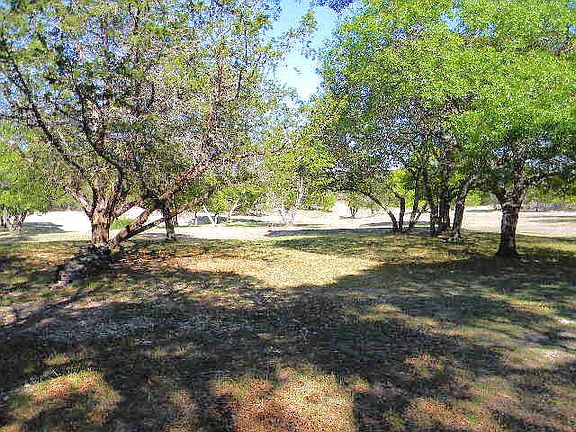 5th image of 402 Cedar Hills Dr