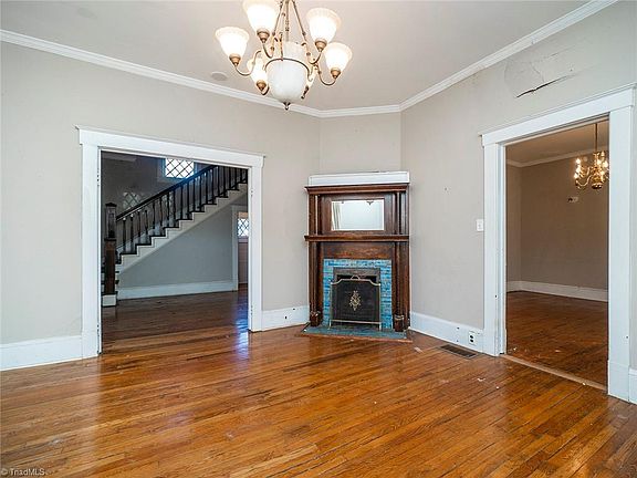 4th image of 620 Park Ave
