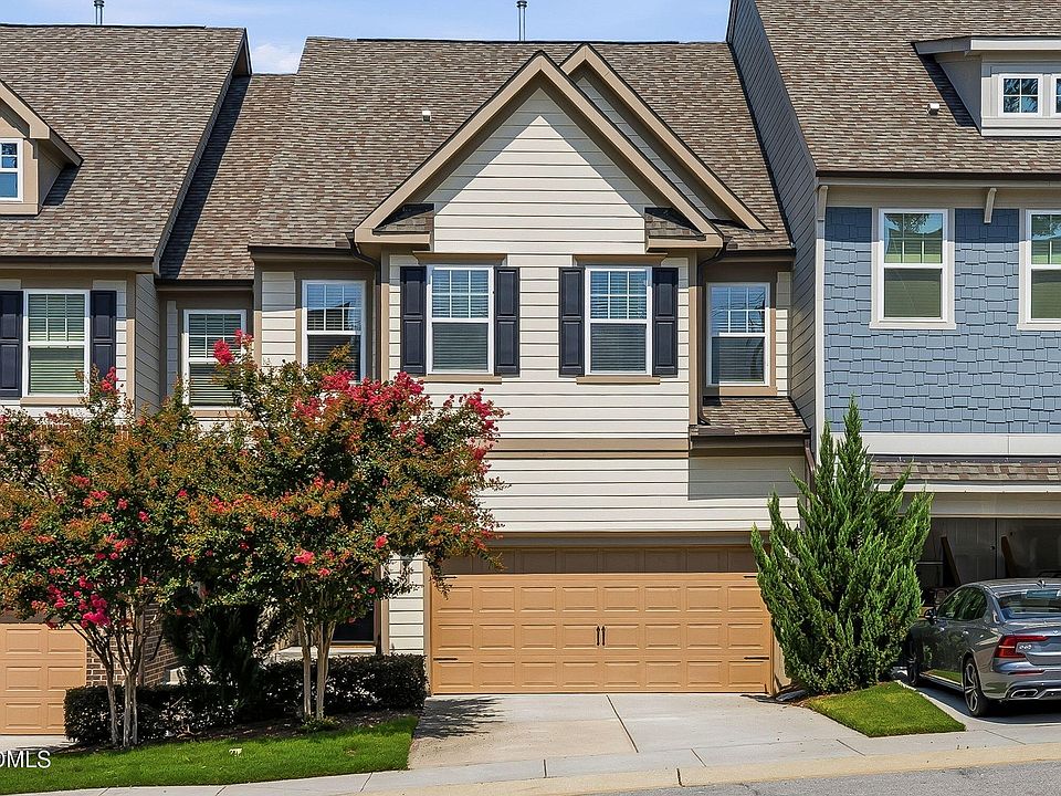 1st image of 302 Fenella Dr