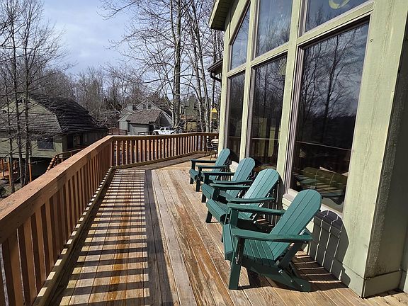5th image of 111 Treetop Ln