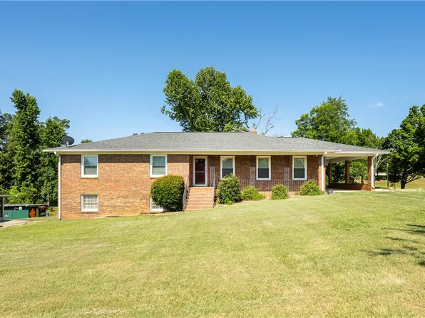 602 S Pine St, Seneca, SC 29678