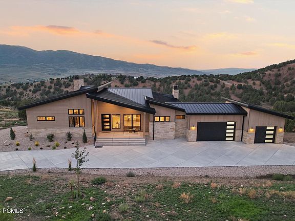5th image of 1092 Trail Ridge Dr