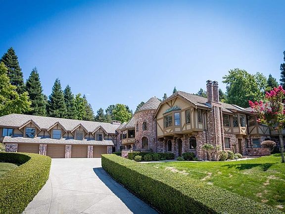2nd image of 44 Saddleback Pl