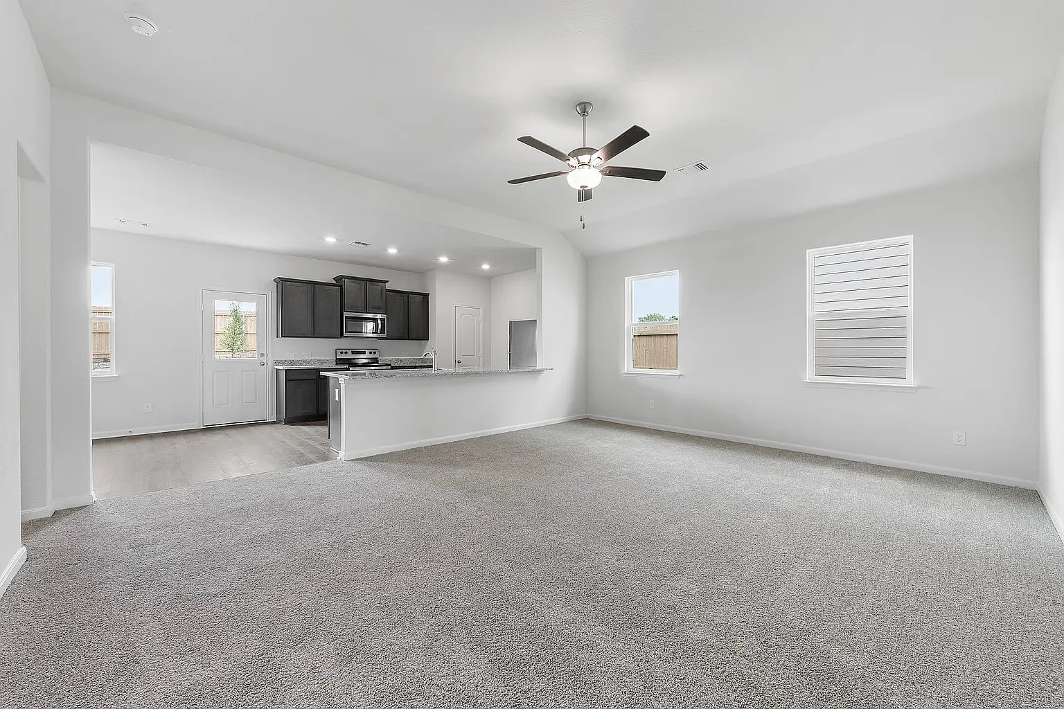 4 bed, 1724 sqft, $2,300 — Photo 2