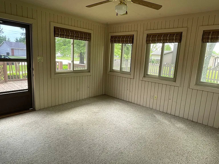 10507 Longwood Dr — Photo 5