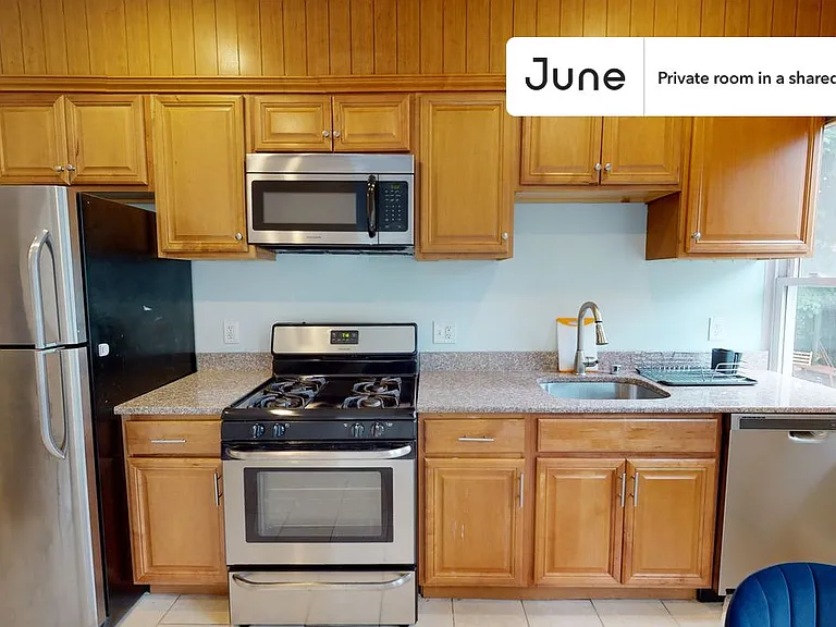 21 Rossmore St #A — Photo 2