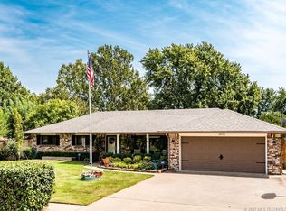 1822 Putnam Dr, Bartlesville, OK 74006