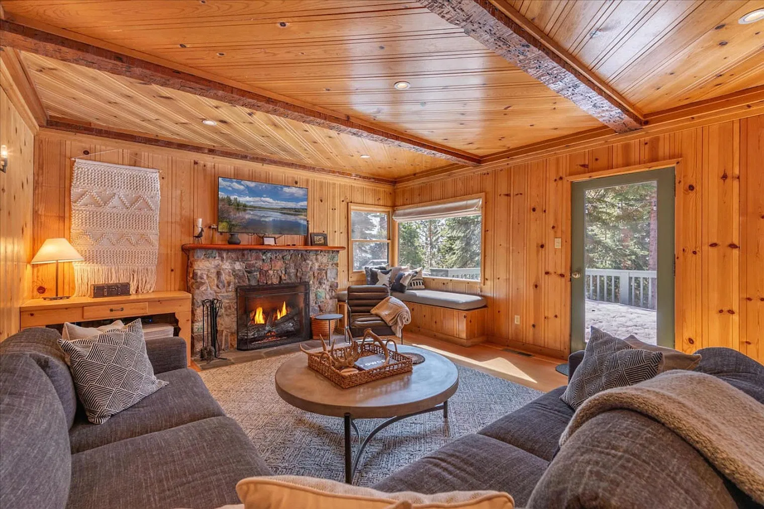 3 bed, 2.0 bath, $8,437 — Photo 2