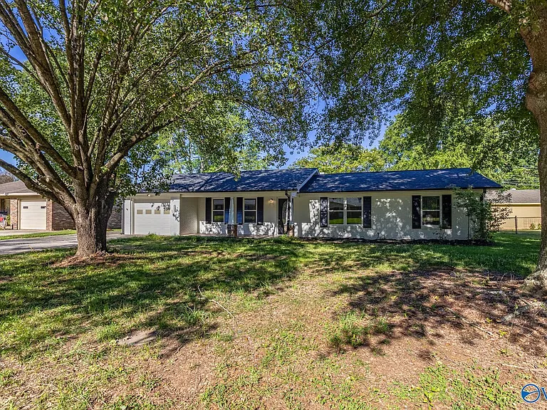 1220 Kathy Ln SW — Photo 1