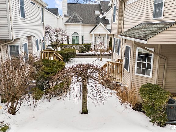 4th image of 168 Colonial Road apt 6