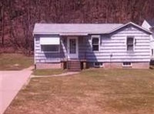 1469 Old Mill Rd, Dubuque, IA 52003