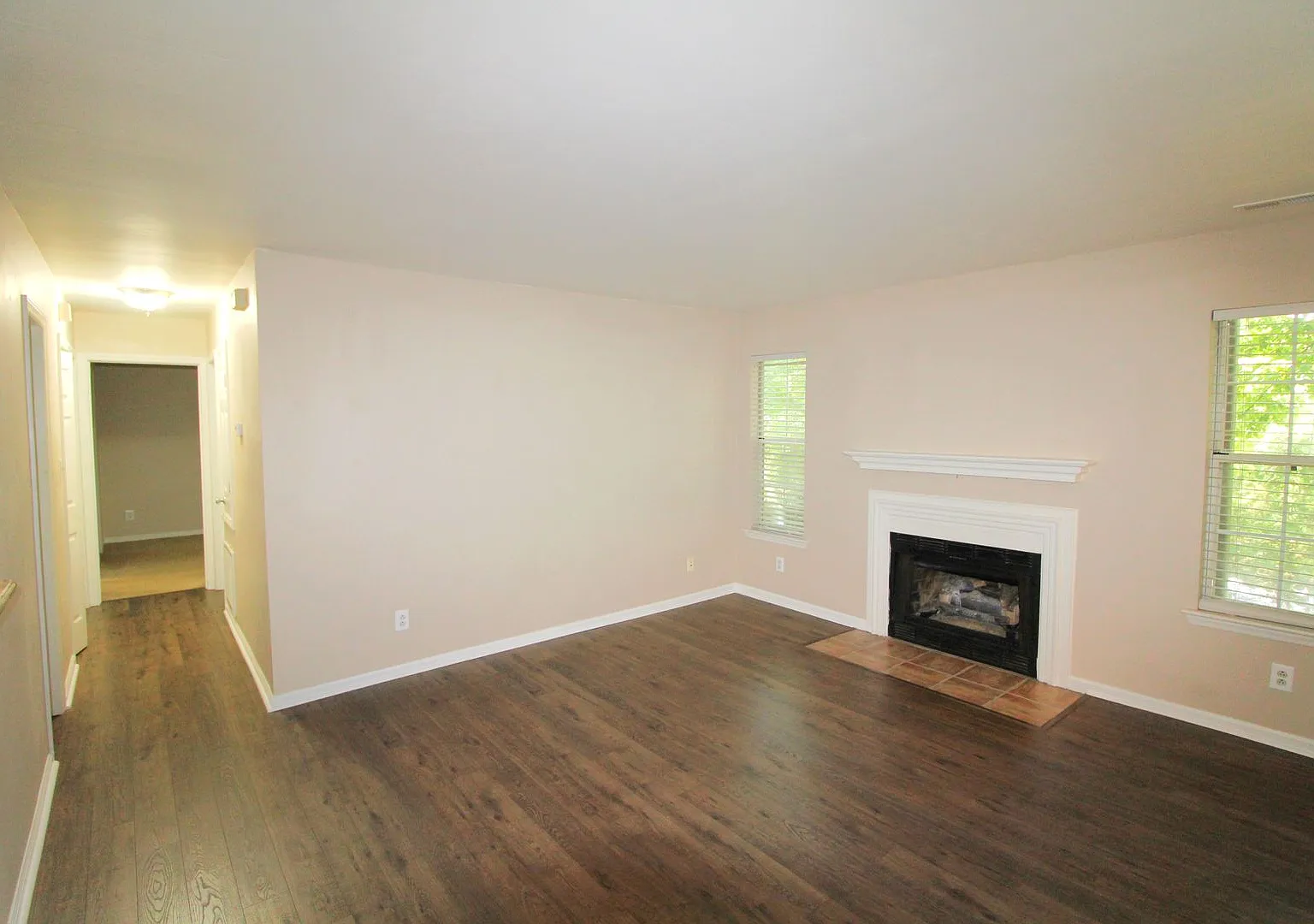 2-Bedroom Condo on the Sugar Creek Greenway! — Photo 4