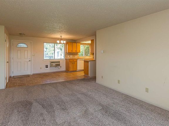 5th image of 3910 S Regal St