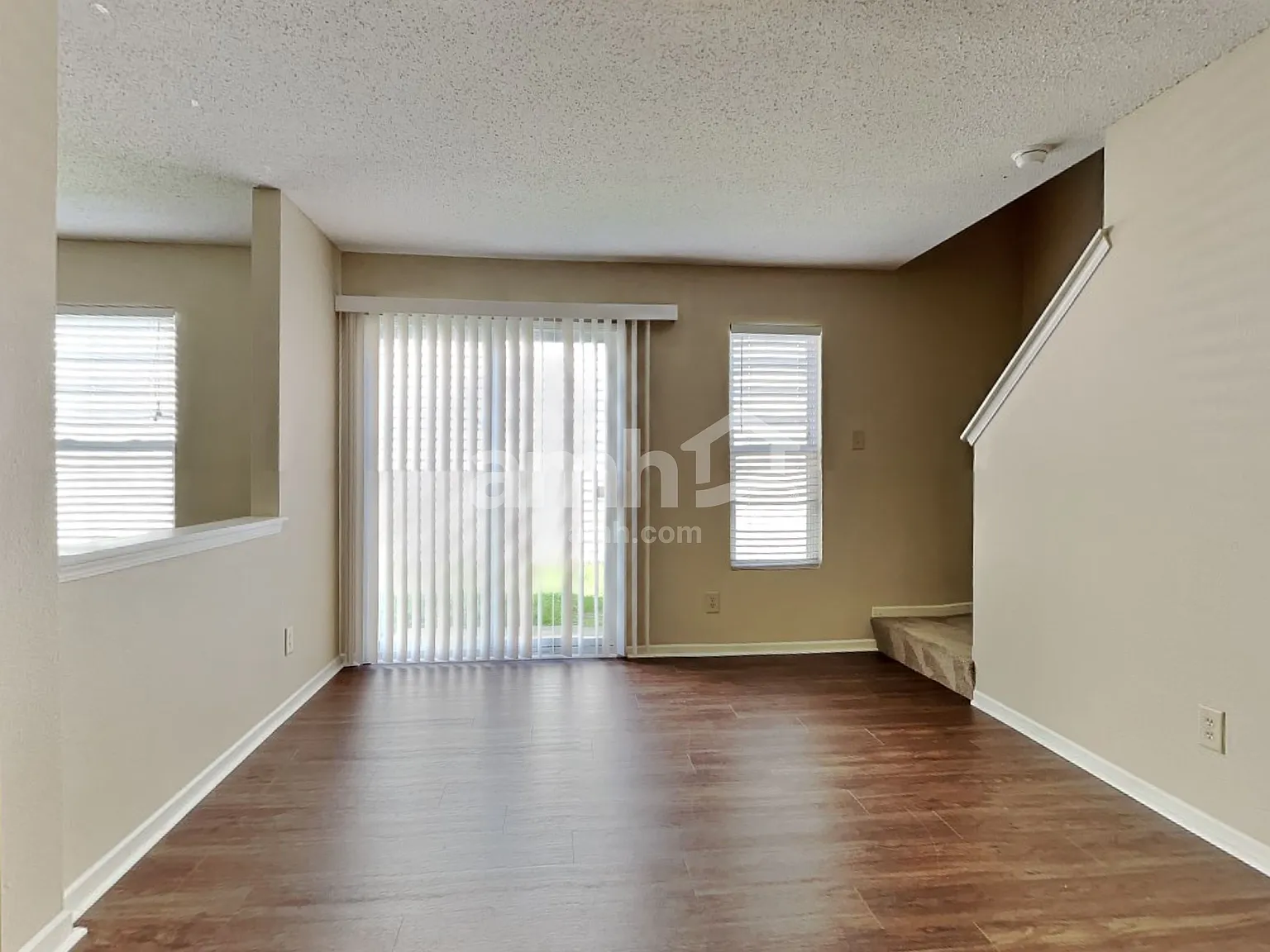 3 bed, 2.5 bath, 2248 sqft, $1,990 — Photo 4