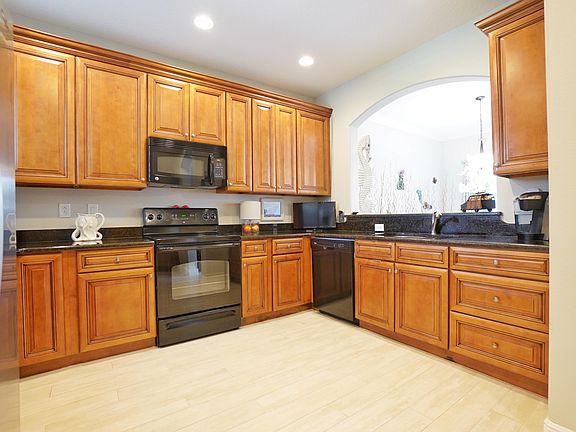 4th image of 8027 Magnolia Ave