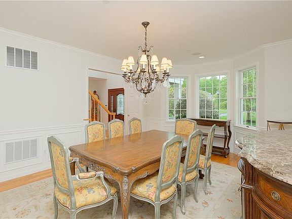 5th image of 23 Stonewall Cir