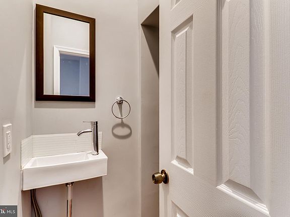 5th image of 1626 E Biddle St