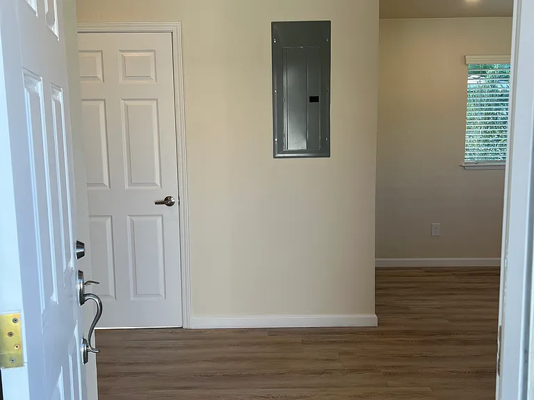 3288 Cabrillo Dr — Photo 3