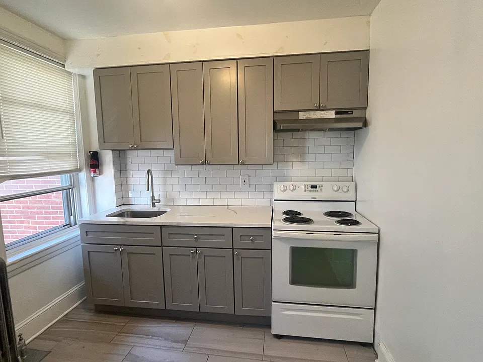 4645 Penn St #3
