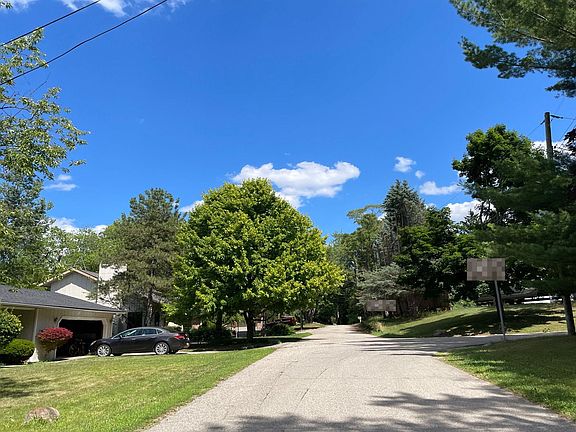5th image of 3927 Clubview Ave