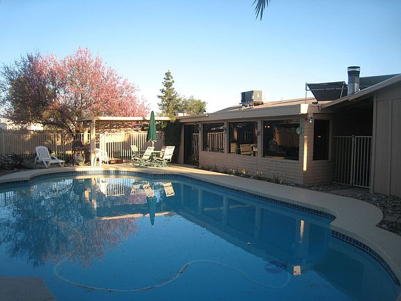 Huge lot w/ diving pool & fruit trees