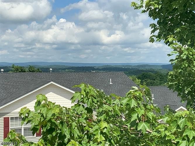 1st image of 14 Oak Point Dr #14