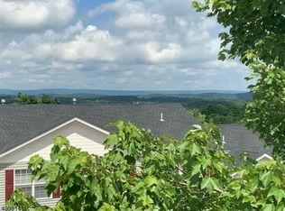 14 Oak Point Dr #14, Hamburg, NJ 07419
