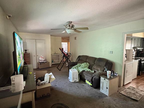 4th image of 220 Par Ave