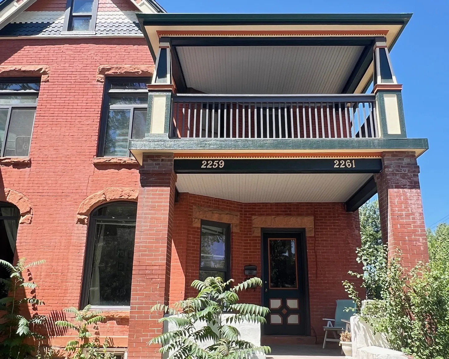 2261 N High St — Photo 2