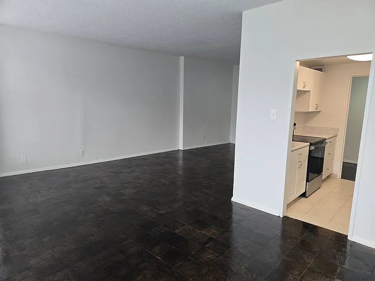 Calvert House Apartments — Photo 69