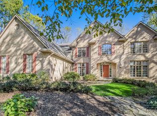 6081 Stonegate Dr, Brighton, MI 48116