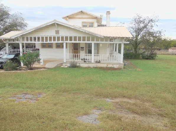 305 Summitt St, Ranger, TX 76470